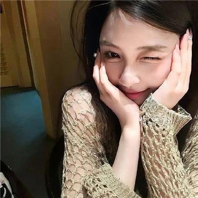 单车上的少女